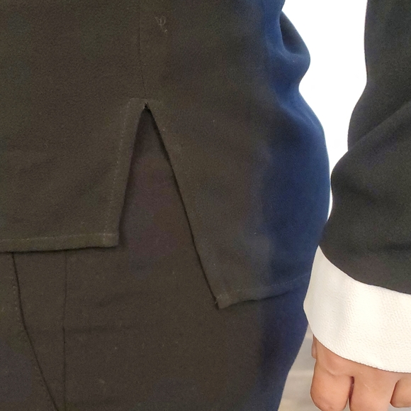 Black 1. State blouse with off-white trim - Picture 9 of 13